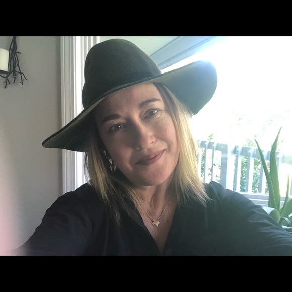 Meet your Posher, Gretchen - Picture 2 of 2